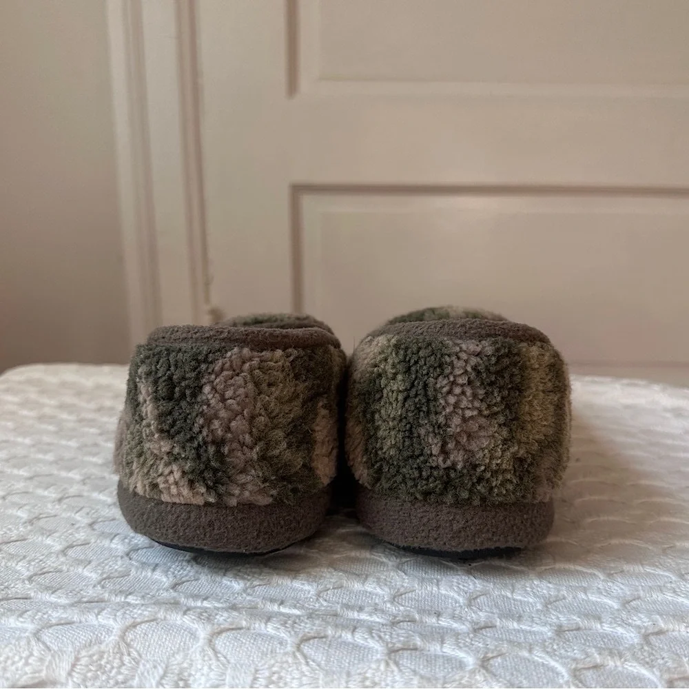 3/$20💥‎ Camouflage Fleece Slippers Kids Sz 6 Cozy Wonder Nation NWOT Loungewear